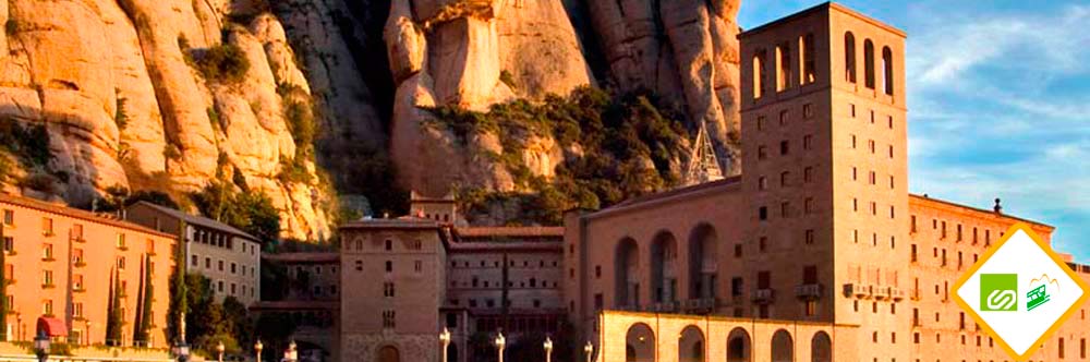 Visita Montserrat amb Tren i Cremallera